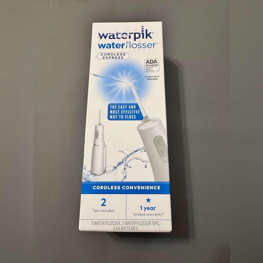 Waterpik Express Cordless  Water Flosser + 2 Tips and Batteries, Sealed New